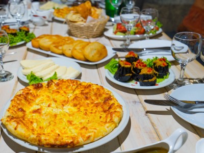 Настоящее грузинское застолье с тостами и тамадой и мастер-классом приготовления лучших грузинских блюд