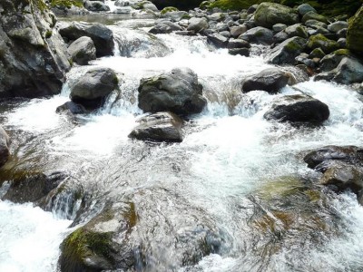 trekking-po-reke-korolitskhali-vanna-molodosti