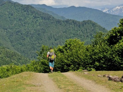 trekking-po-machakhelskomu-ushchelyu-gora-arkhangel-mesto-sily