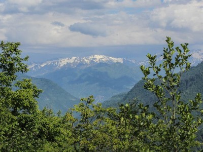 trekking-po-machakhelskomu-ushchelyu-gora-arkhangel-mesto-sily